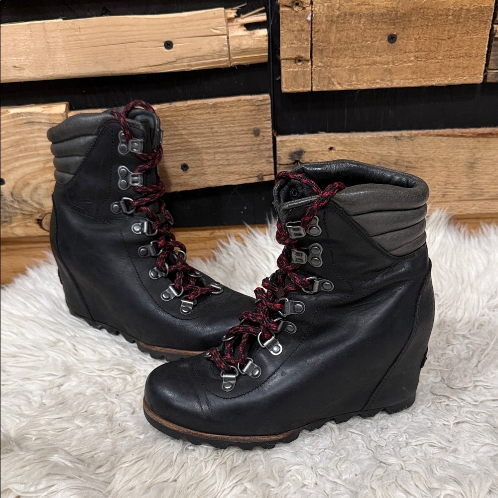 Sorel Boots Conquest Wedge Heel Lace Up Leather Ankle Bootie Black‎ Size 7